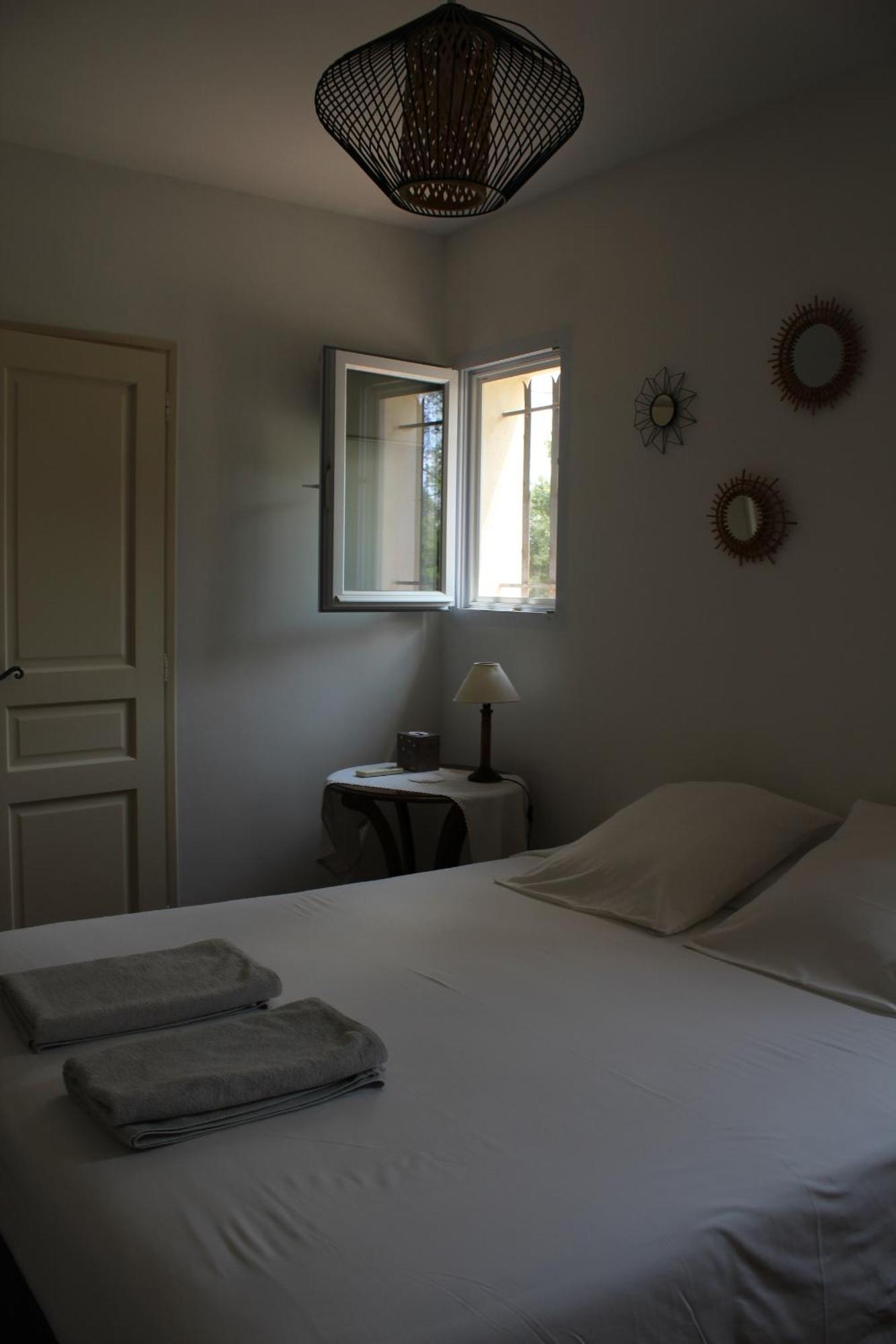 ル・トロネ Bastide Saint Bernard Bed & Breakfast エクステリア 写真