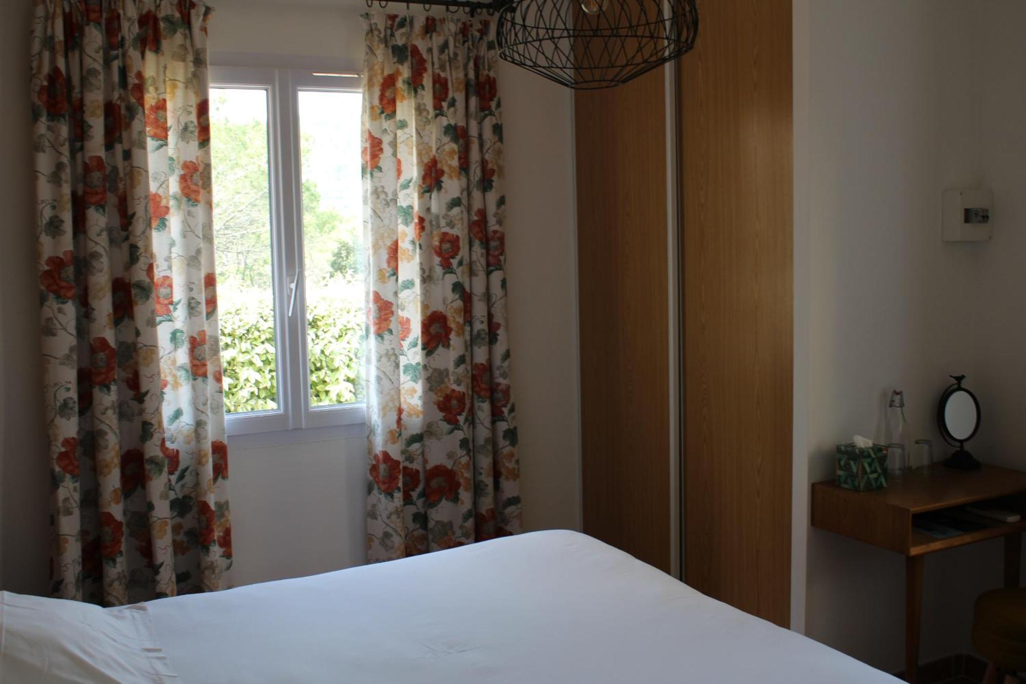 ル・トロネ Bastide Saint Bernard Bed & Breakfast エクステリア 写真