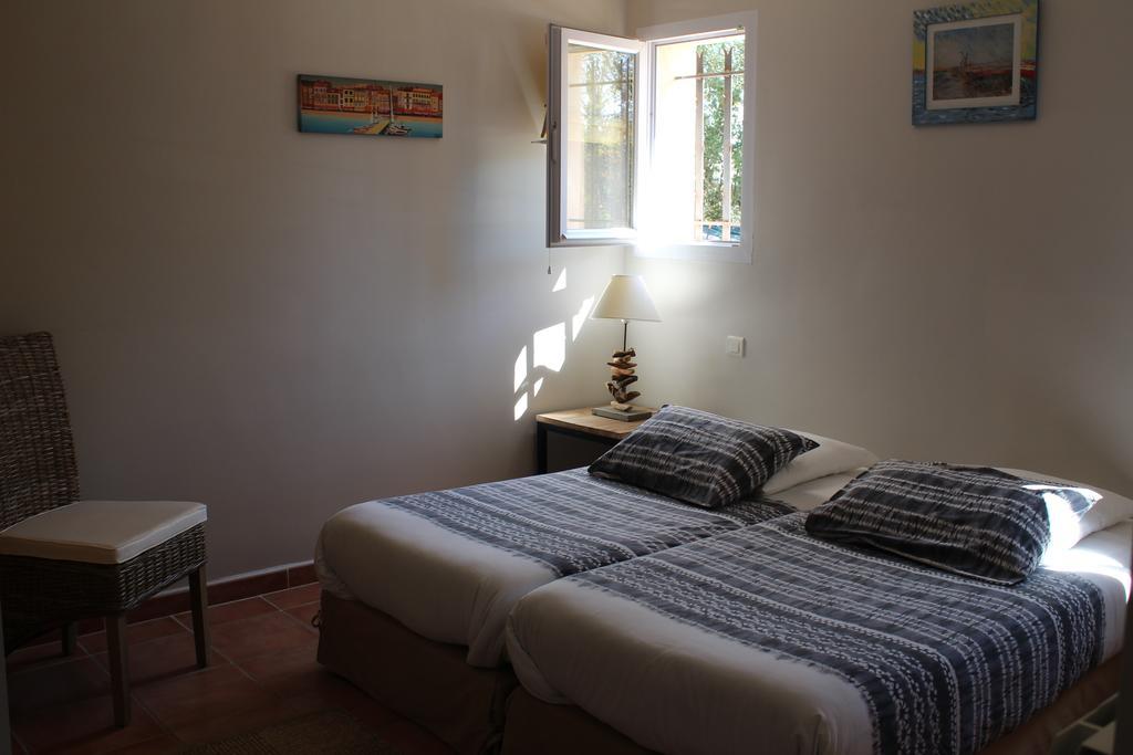 ル・トロネ Bastide Saint Bernard Bed & Breakfast エクステリア 写真